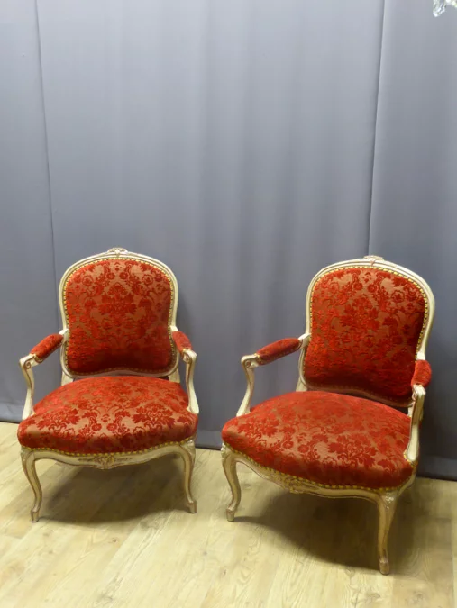 PAREJA DE LOUIS XV SILLONES DE ESTILO
