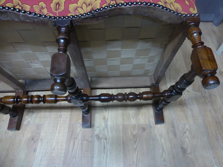 LOUIS XIII PERIOD SETTEE