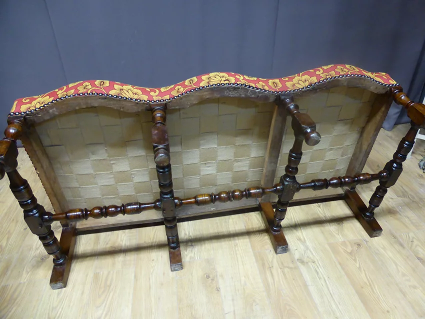 LOUIS XIII PERIOD SETTEE