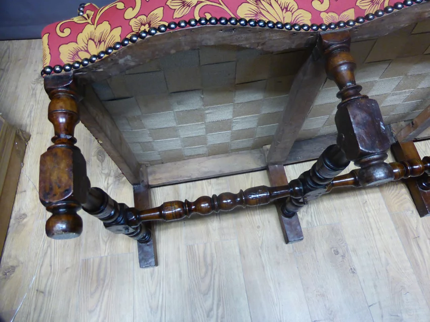 LOUIS XIII PERIOD SETTEE