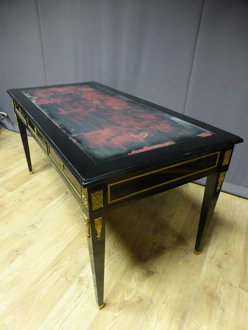 ESCRITORIO DE ESTILO DIRECTO FRANCÉS