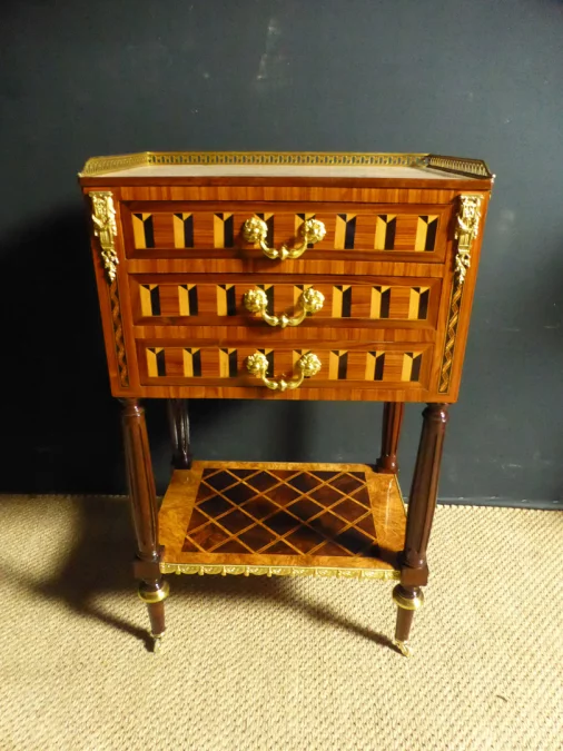 MESA ESTILO LOUIS XVI