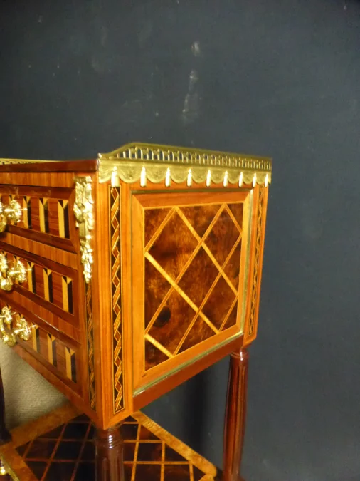 MESA ESTILO LOUIS XVI