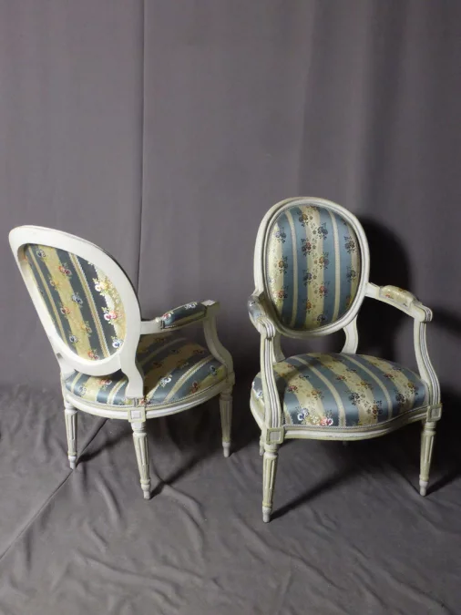PAREJA DE SILLONES ESTILO LOUIS XVI