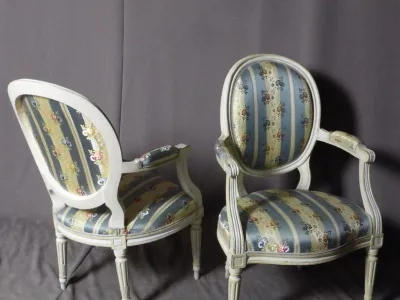 PAREJA DE SILLONES ESTILO LOUIS XVI