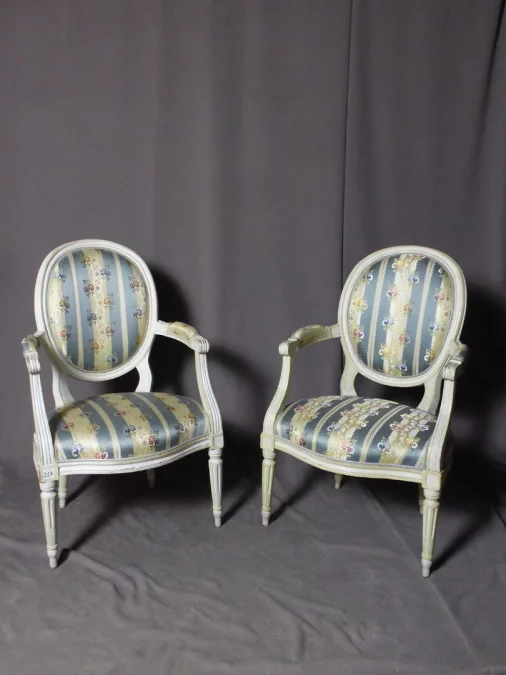 PAREJA DE SILLONES ESTILO LOUIS XVI
