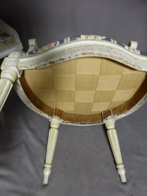 PAREJA DE SILLONES ESTILO LOUIS XVI