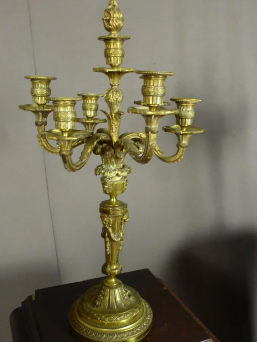 PAREJA DE CANDELABRA ESTILO LOUIS XV