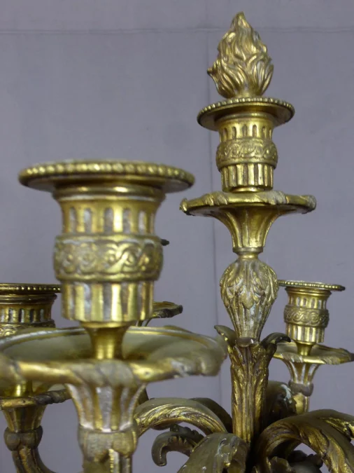 PAREJA DE CANDELABRA ESTILO LOUIS XV