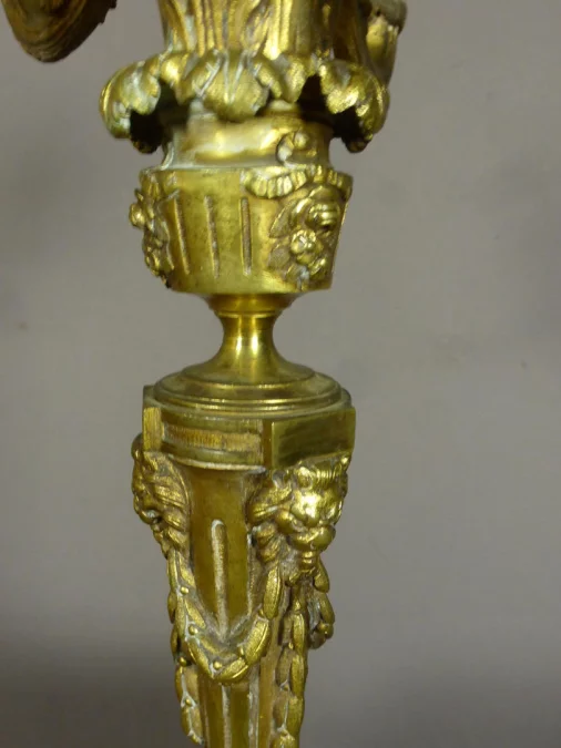 PAREJA DE CANDELABRA ESTILO LOUIS XV