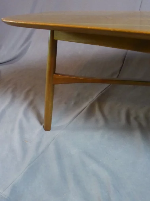 MESA DE CENTRO SUECO