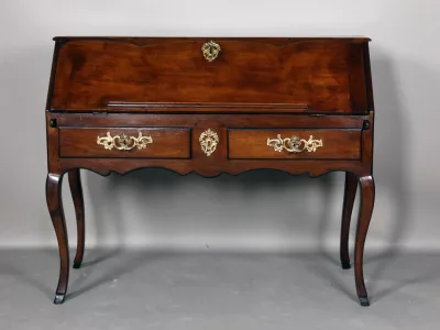 ESCRITORIO SUPERIOR PENDIENTE DEL SIGLO XVIII