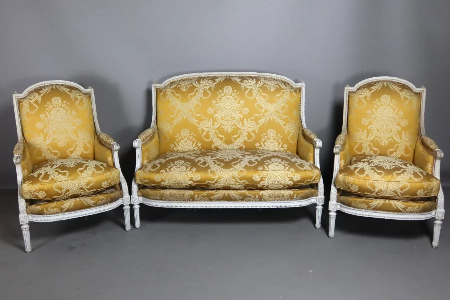 SUITE DE TRES PIEZAS ESTILO LOUIS XVI