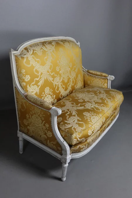 SUITE DE TRES PIEZAS ESTILO LOUIS XVI