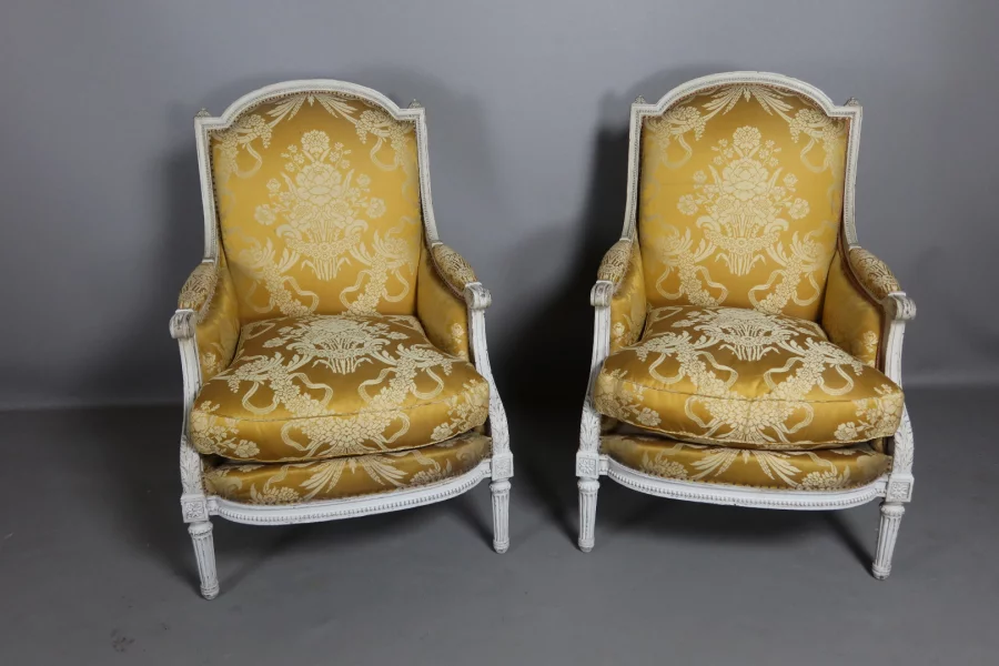 SUITE DE TRES PIEZAS ESTILO LOUIS XVI