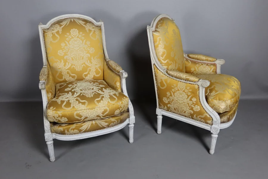 SUITE DE TRES PIEZAS ESTILO LOUIS XVI