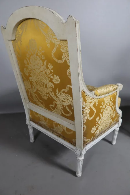 SUITE DE TRES PIEZAS ESTILO LOUIS XVI