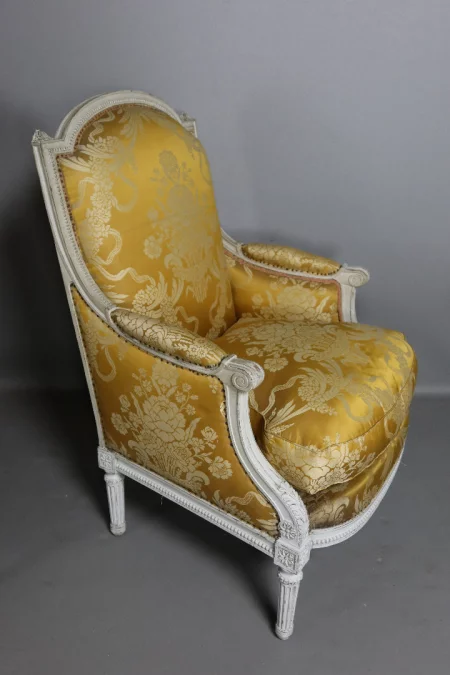SUITE DE TRES PIEZAS ESTILO LOUIS XVI