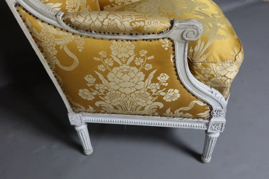 SUITE DE TRES PIEZAS ESTILO LOUIS XVI