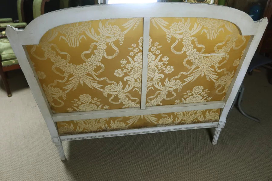 SUITE DE TRES PIEZAS ESTILO LOUIS XVI