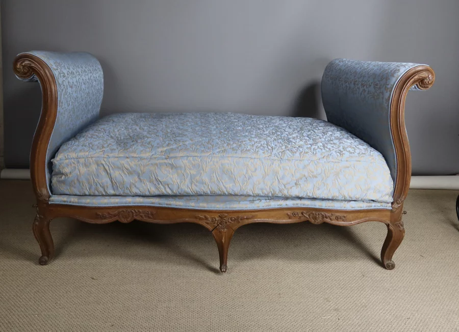 CHAISE LONGUE