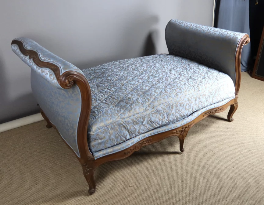 CHAISE LONGUE