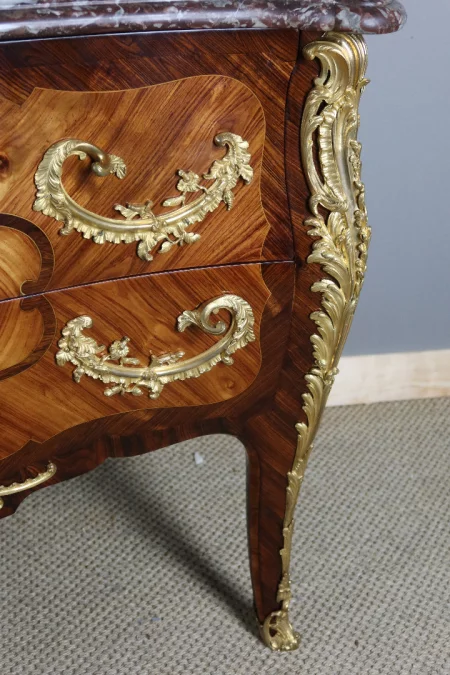 CÓMODA DE MARQUETERÍA firmada PERREAU