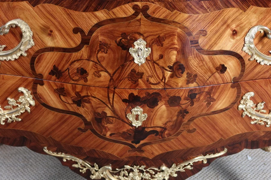 CÓMODA DE MARQUETERÍA firmada PERREAU