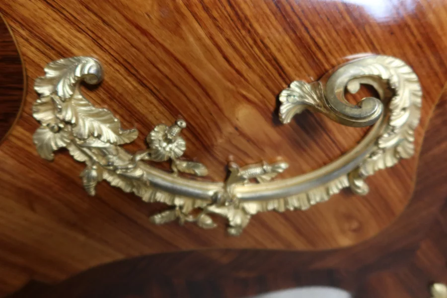 CÓMODA DE MARQUETERÍA firmada PERREAU