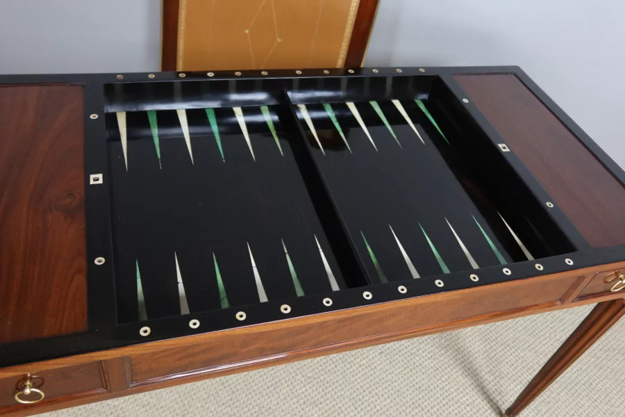 MESA DE JUEGO DE FINALES DEL SIGLO XVIII