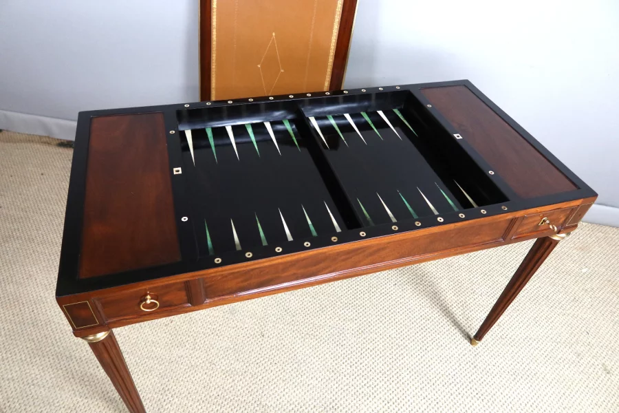 MESA DE JUEGO DE FINALES DEL SIGLO XVIII