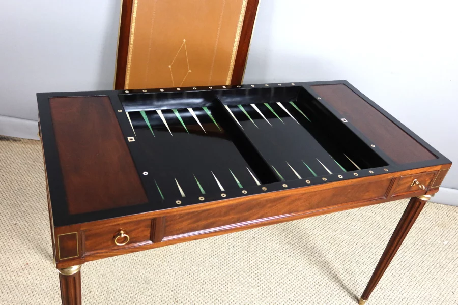 MESA DE JUEGO DE FINALES DEL SIGLO XVIII