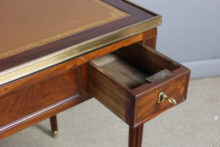 MESA DE JUEGO DE FINALES DEL SIGLO XVIII