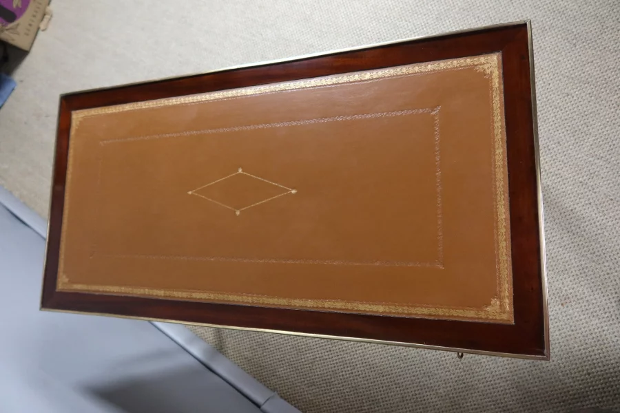 MESA DE JUEGO DE FINALES DEL SIGLO XVIII