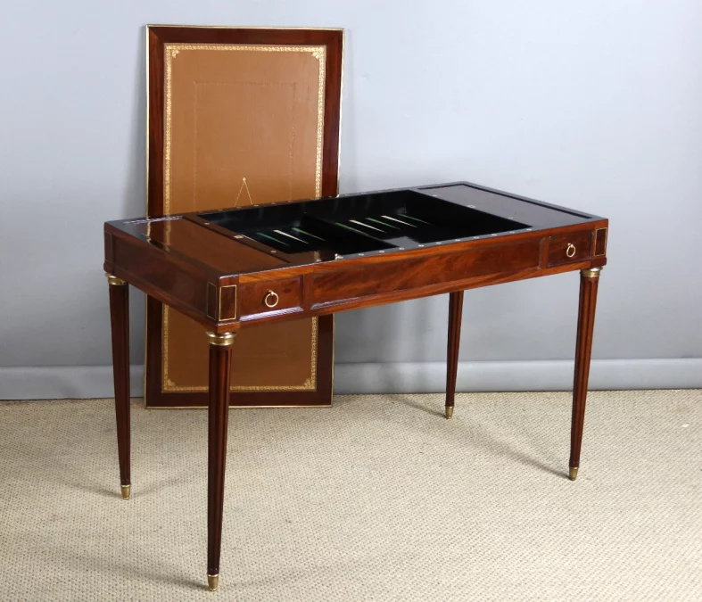 MESA DE JUEGO DE FINALES DEL SIGLO XVIII