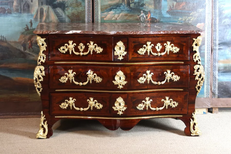CÓMODA DE LA ÉPOCA DE LA REGENCIA FRANCESA