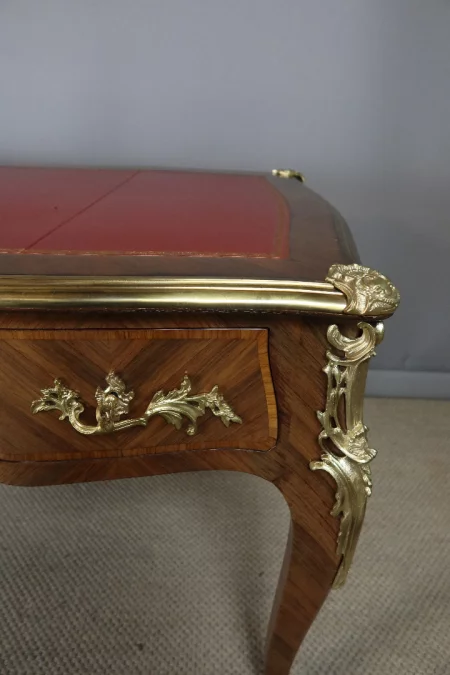 ESCRITORIO ESTILO LUIS XV