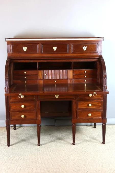 ESCRITORIO CON TAPA CILINDRICA ESTILO LUIS XVI