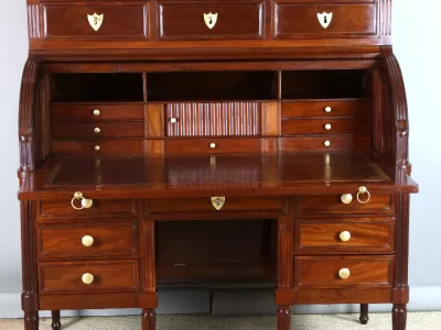 ESCRITORIO CON TAPA CILINDRICA ESTILO LUIS XVI