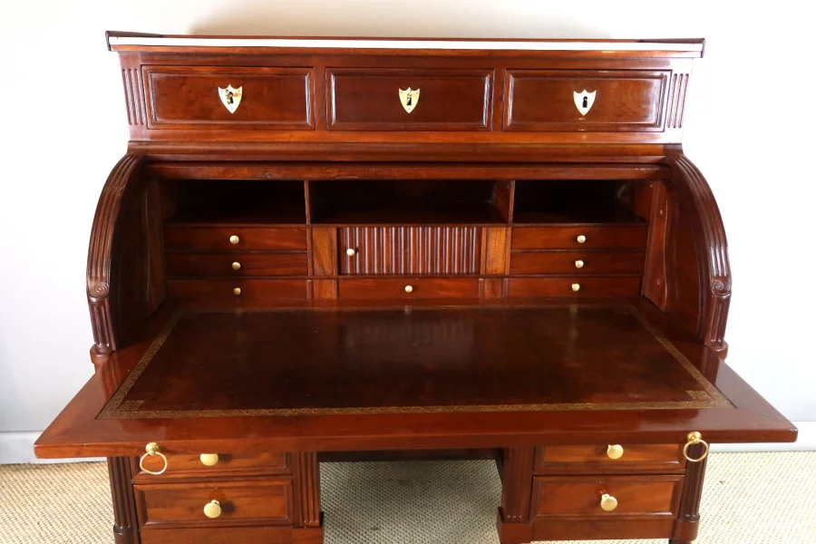 ESCRITORIO CON TAPA CILINDRICA ESTILO LUIS XVI