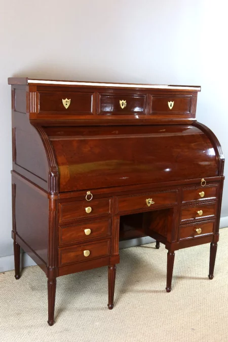 ESCRITORIO CON TAPA CILINDRICA ESTILO LUIS XVI