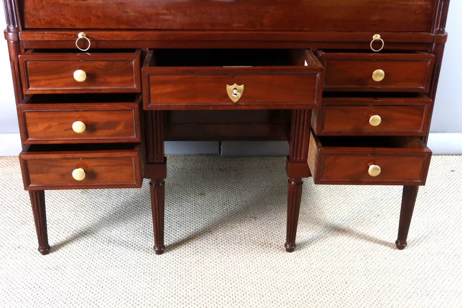 ESCRITORIO CON TAPA CILINDRICA ESTILO LUIS XVI