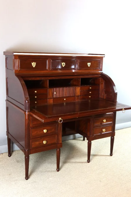 ESCRITORIO CON TAPA CILINDRICA ESTILO LUIS XVI