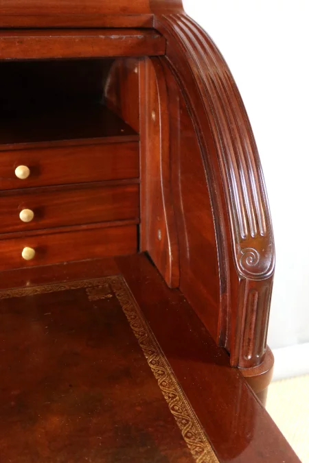 ESCRITORIO CON TAPA CILINDRICA ESTILO LUIS XVI