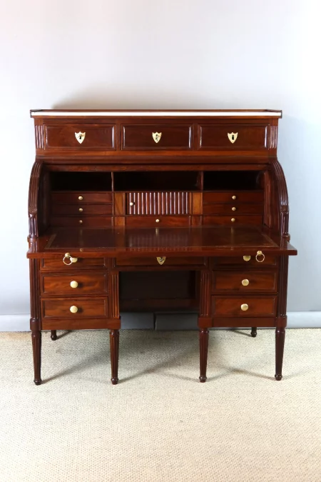 ESCRITORIO CON TAPA CILINDRICA ESTILO LUIS XVI