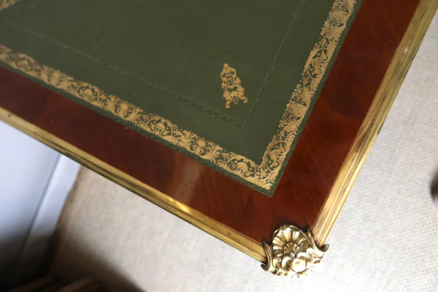 ESCRITORIO ESTILO LUIS XV