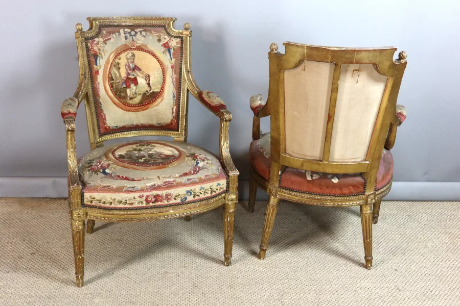 PAREJA DE SILLONES ESTILO LUIS XVI