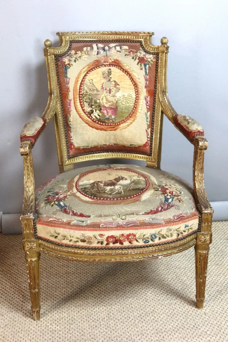 PAREJA DE SILLONES ESTILO LUIS XVI