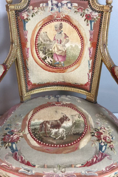 PAREJA DE SILLONES ESTILO LUIS XVI