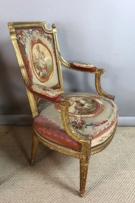 PAREJA DE SILLONES ESTILO LUIS XVI